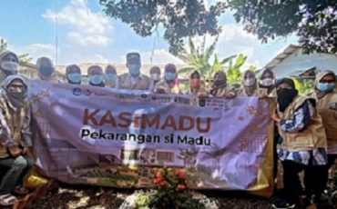 kwt-ratujaya-depok-hasilkan-madu-dari-penerapan-kasimadu-karya-inovasi-ipb-university-news